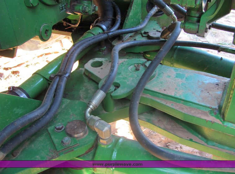 image for item 3042 1995 John Deere 8870 tractor