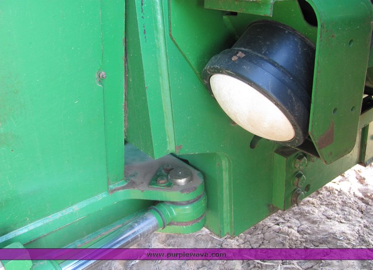 image for item 3042 1995 John Deere 8870 tractor