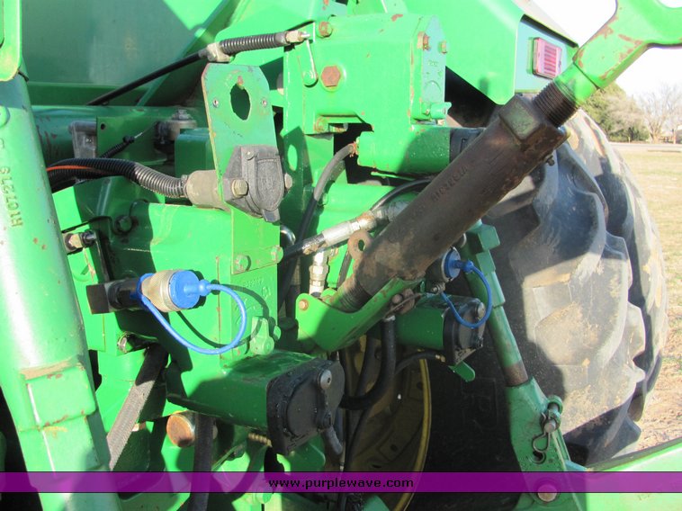 image for item 3042 1995 John Deere 8870 tractor