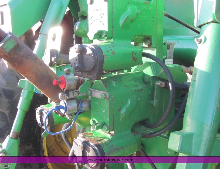 image for item 3042 1995 John Deere 8870 tractor