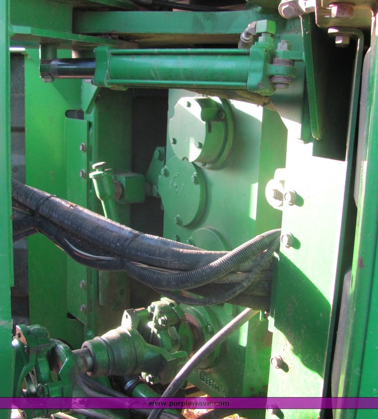 image for item 3042 1995 John Deere 8870 tractor