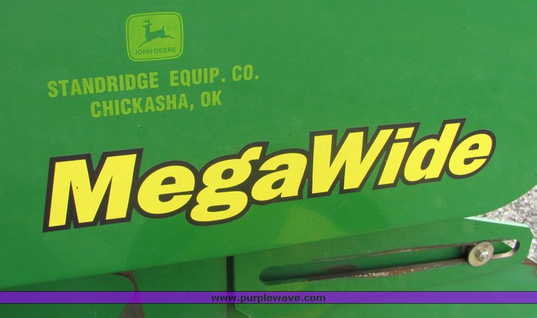 image for item 3048 2001 John Deere 567 round baler