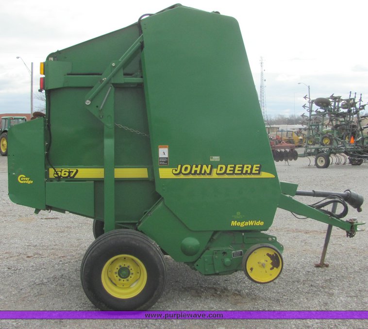 image for item 3048 2001 John Deere 567 round baler
