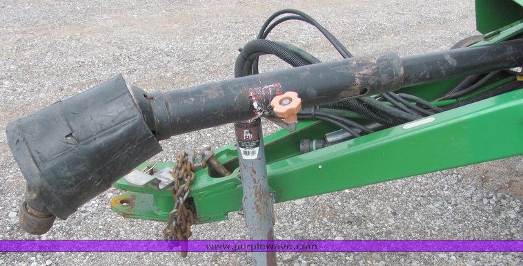 image for item 3048 2001 John Deere 567 round baler