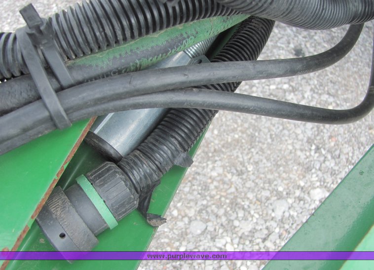 image for item 3048 2001 John Deere 567 round baler