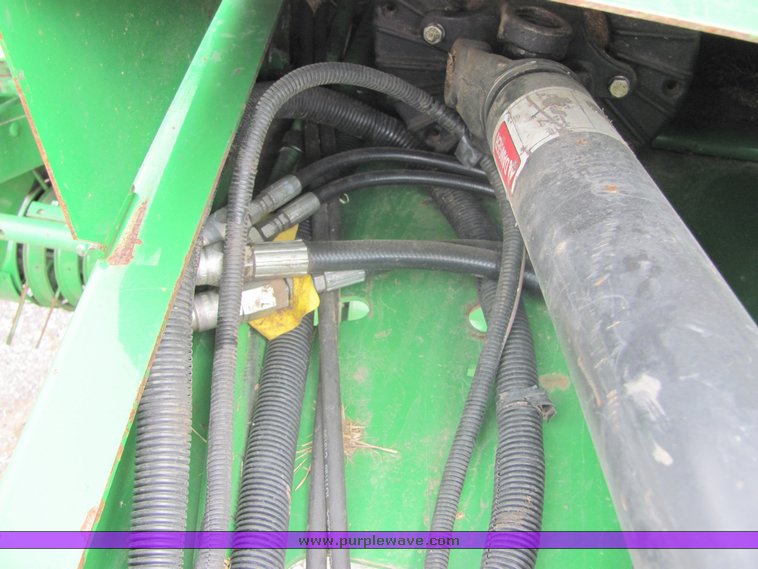image for item 3048 2001 John Deere 567 round baler