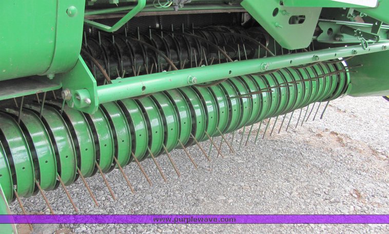 image for item 3048 2001 John Deere 567 round baler