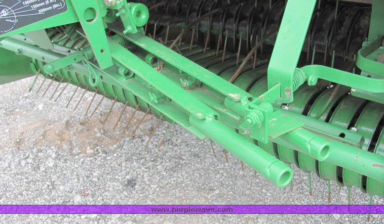 image for item 3048 2001 John Deere 567 round baler