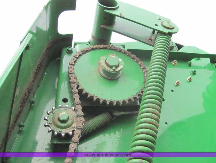 image for item 3048 2001 John Deere 567 round baler