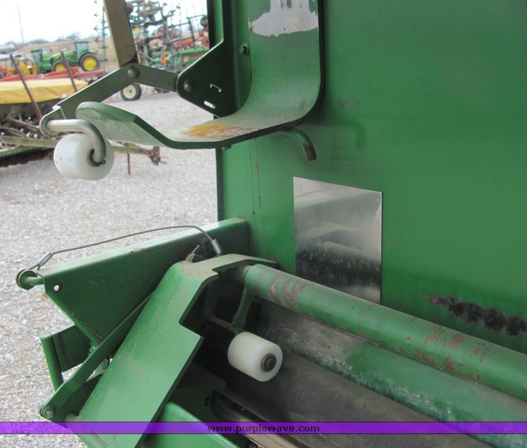 image for item 3048 2001 John Deere 567 round baler