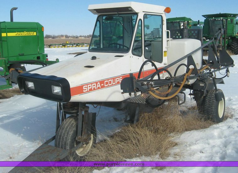 image for item 3888 Melroe Spra-Coupe self propelled sprayer