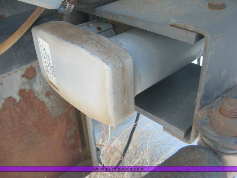 image for item 3888 Melroe Spra-Coupe self propelled sprayer