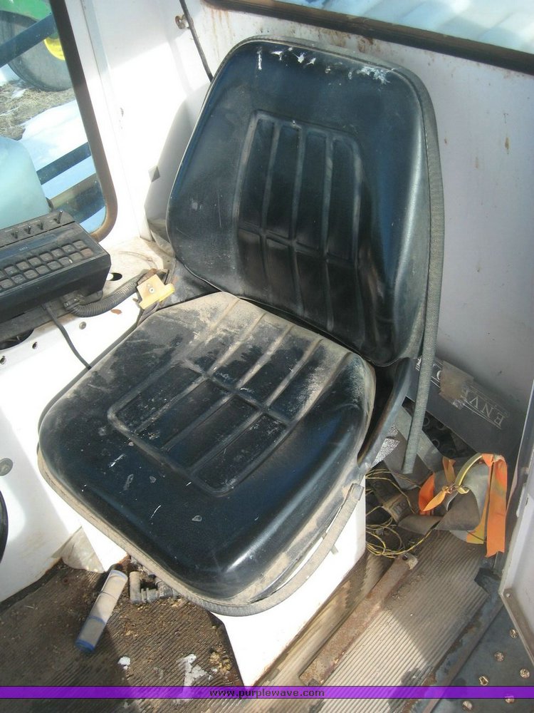 image for item 3888 Melroe Spra-Coupe self propelled sprayer