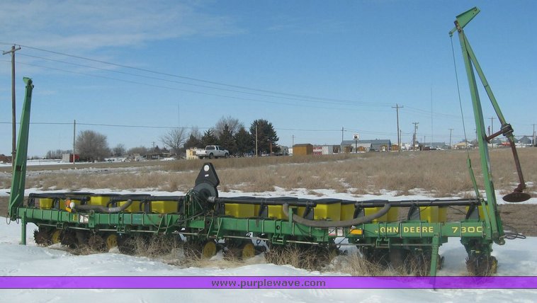 image for item 3889 John Deere 7300 MaxEmerge2 vacumeter planter