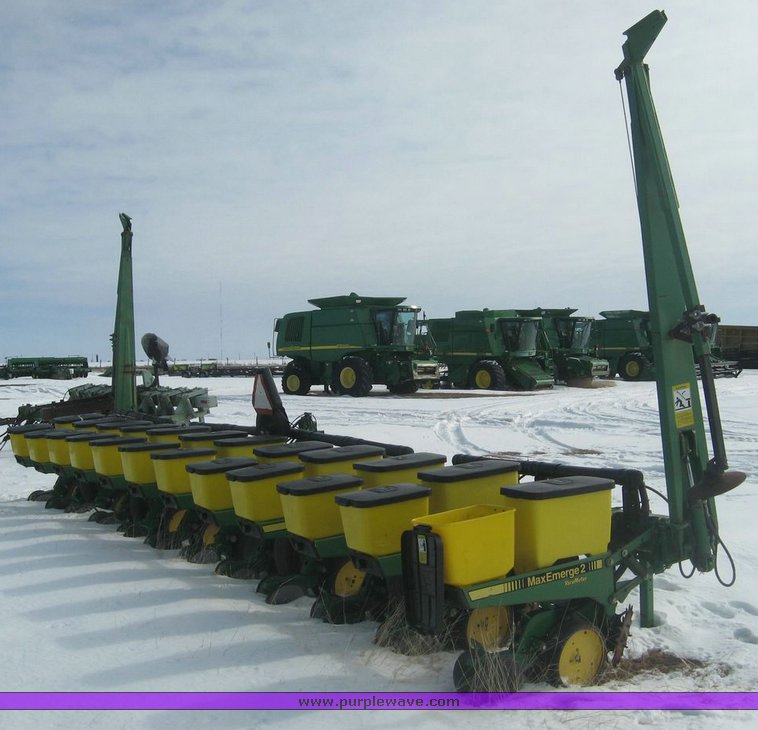 image for item 3889 John Deere 7300 MaxEmerge2 vacumeter planter