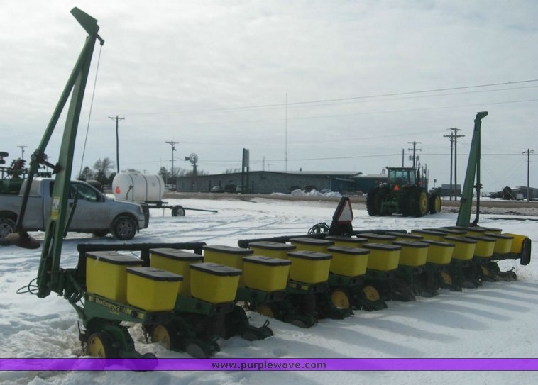 image for item 3889 John Deere 7300 MaxEmerge2 vacumeter planter