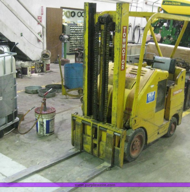 image for item 3893 Towmotor 410SG3015 forklift