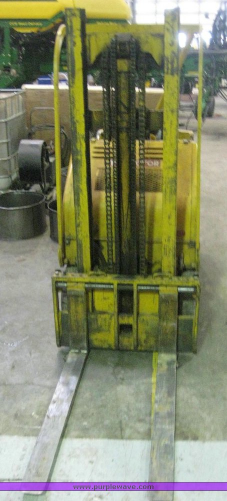 image for item 3893 Towmotor 410SG3015 forklift