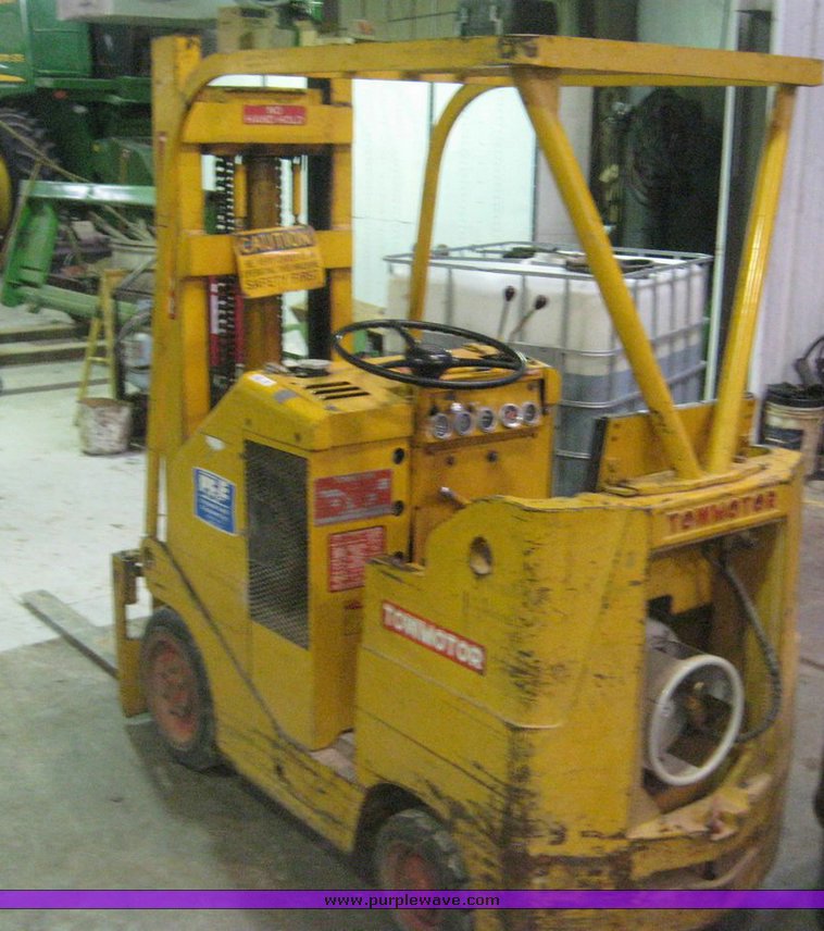 image for item 3893 Towmotor 410SG3015 forklift