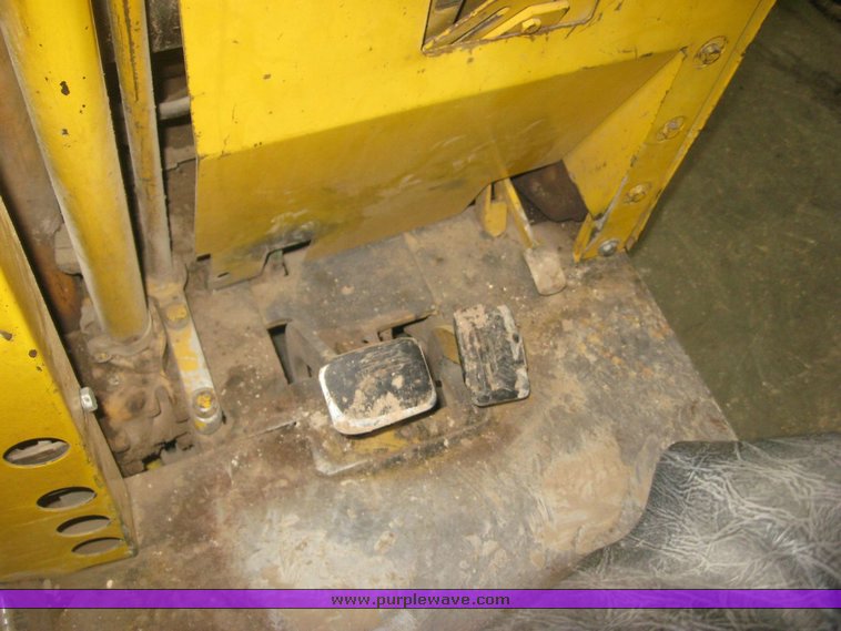 image for item 3893 Towmotor 410SG3015 forklift