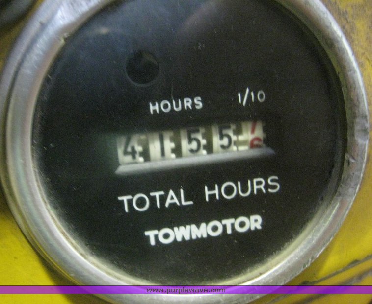 image for item 3893 Towmotor 410SG3015 forklift