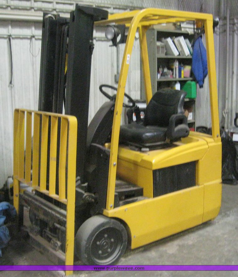 image for item 3894 Hyster electric forklift