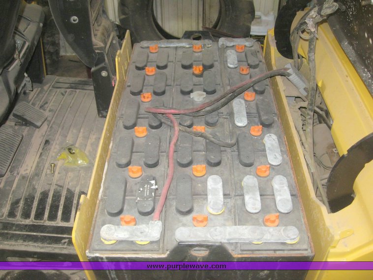 image for item 3894 Hyster electric forklift