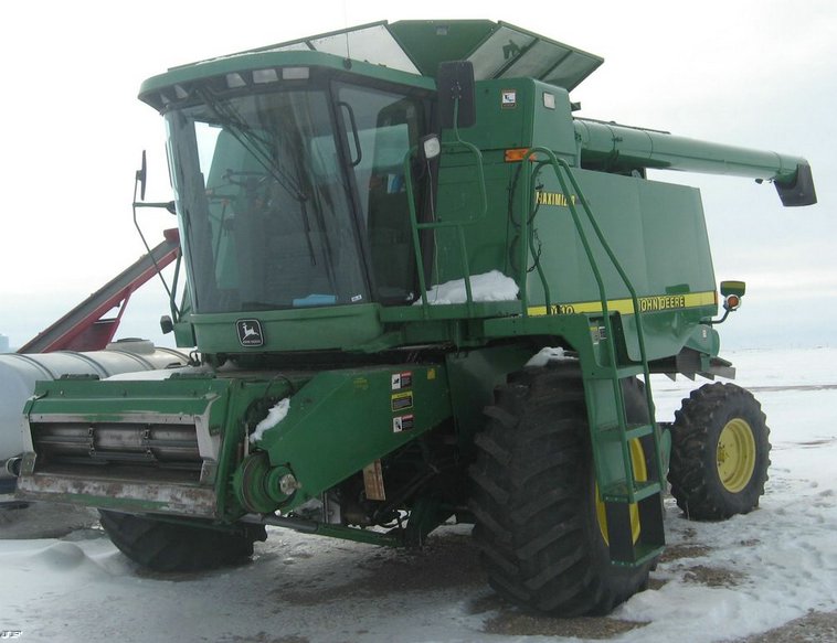 image for item 3896 1999 John Deere 9610 Maximizer combine