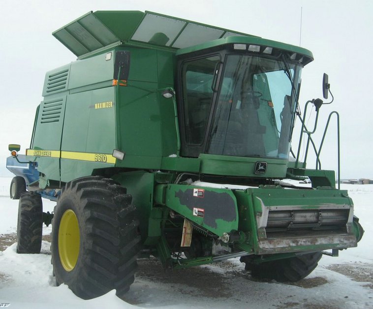 image for item 3896 1999 John Deere 9610 Maximizer combine