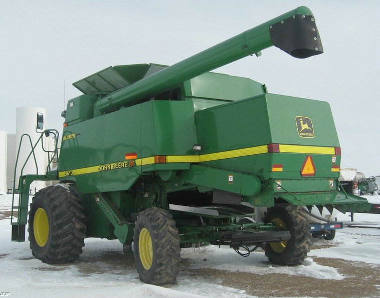 image for item 3896 1999 John Deere 9610 Maximizer combine