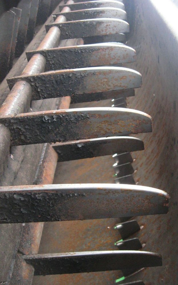 image for item 3896 1999 John Deere 9610 Maximizer combine