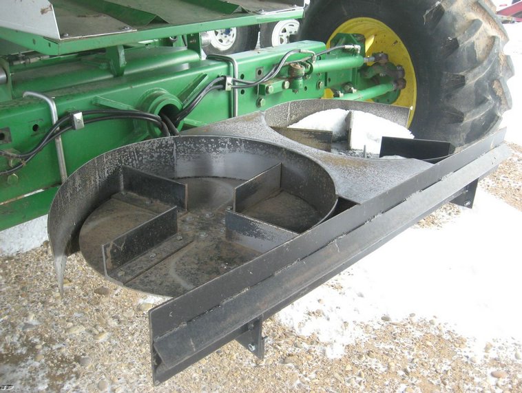 image for item 3896 1999 John Deere 9610 Maximizer combine