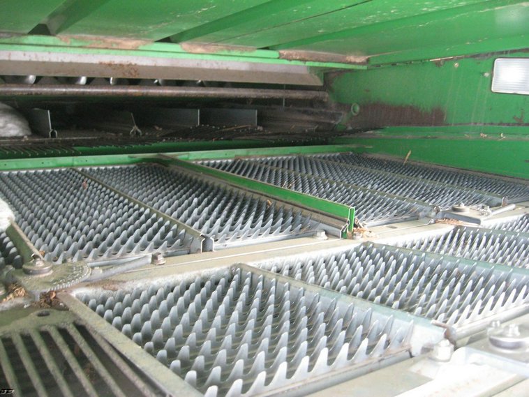 image for item 3896 1999 John Deere 9610 Maximizer combine