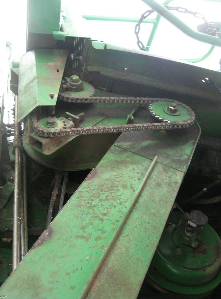 image for item 3896 1999 John Deere 9610 Maximizer combine