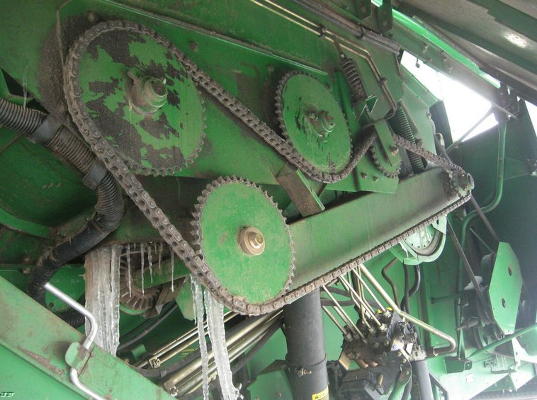 image for item 3896 1999 John Deere 9610 Maximizer combine