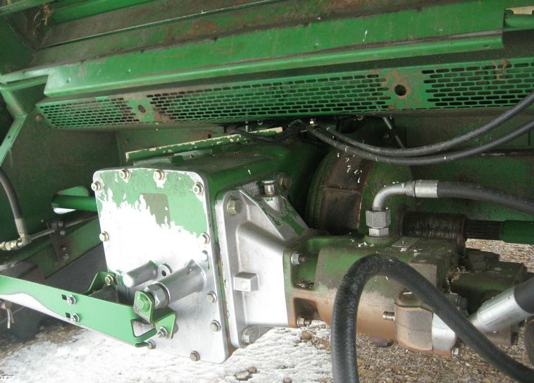 image for item 3896 1999 John Deere 9610 Maximizer combine