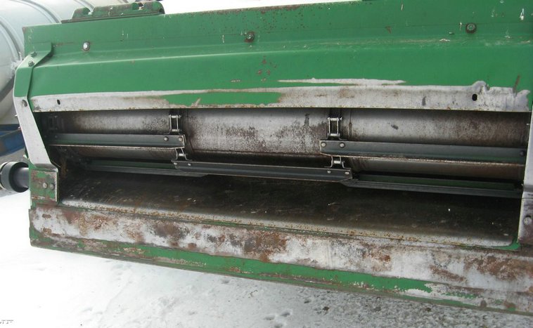 image for item 3896 1999 John Deere 9610 Maximizer combine