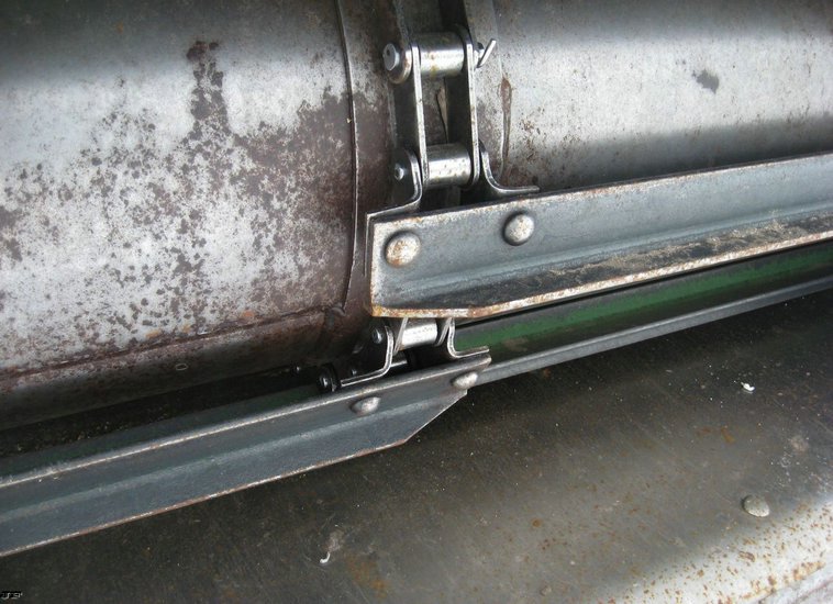 image for item 3896 1999 John Deere 9610 Maximizer combine