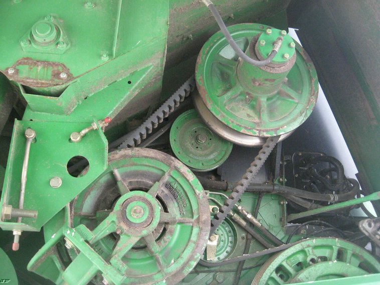 image for item 3896 1999 John Deere 9610 Maximizer combine