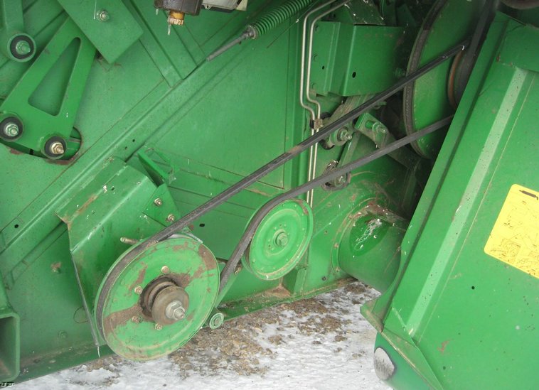 image for item 3896 1999 John Deere 9610 Maximizer combine