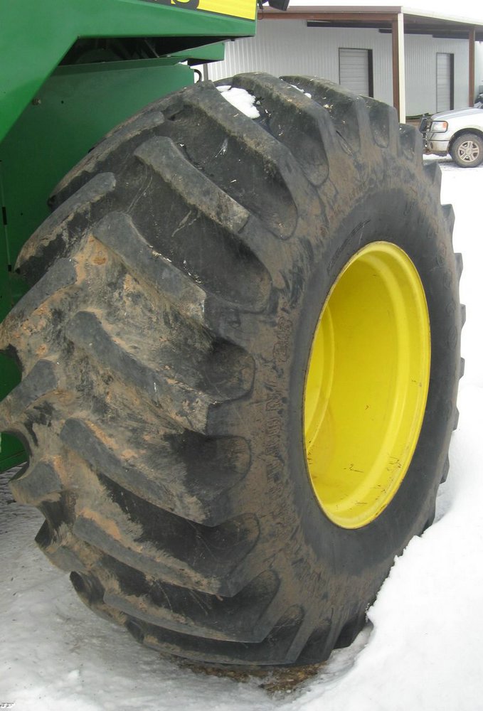 image for item 3896 1999 John Deere 9610 Maximizer combine