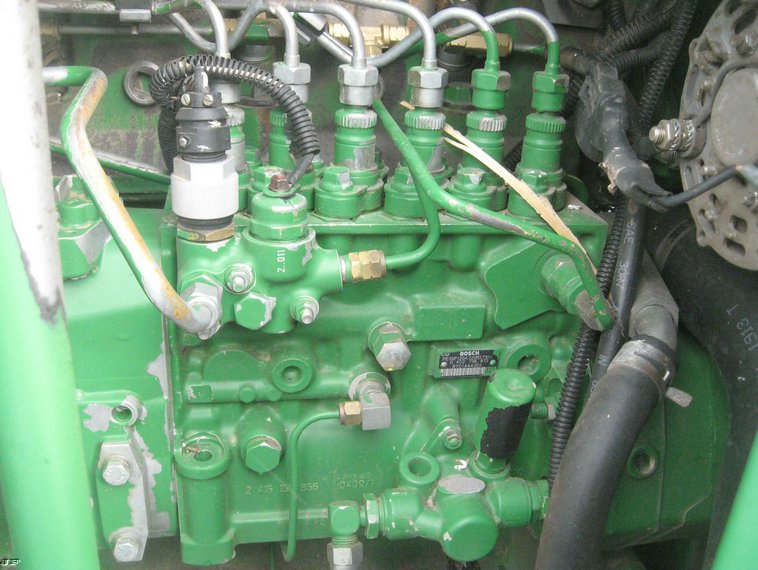 image for item 3896 1999 John Deere 9610 Maximizer combine