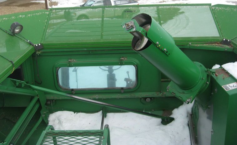 image for item 3896 1999 John Deere 9610 Maximizer combine