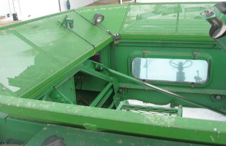 image for item 3896 1999 John Deere 9610 Maximizer combine