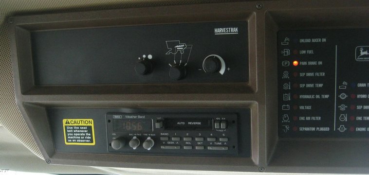 image for item 3896 1999 John Deere 9610 Maximizer combine