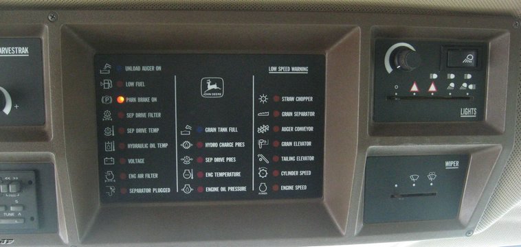 image for item 3896 1999 John Deere 9610 Maximizer combine