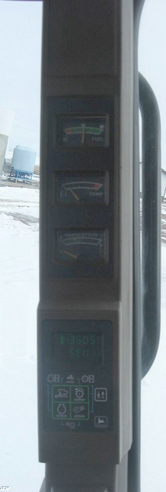 image for item 3896 1999 John Deere 9610 Maximizer combine