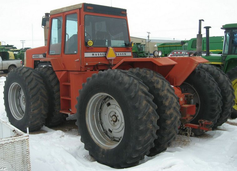 image for item 3897 1981 Massey-Ferguson 4880 4WD tractor