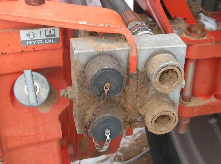 image for item 3897 1981 Massey-Ferguson 4880 4WD tractor