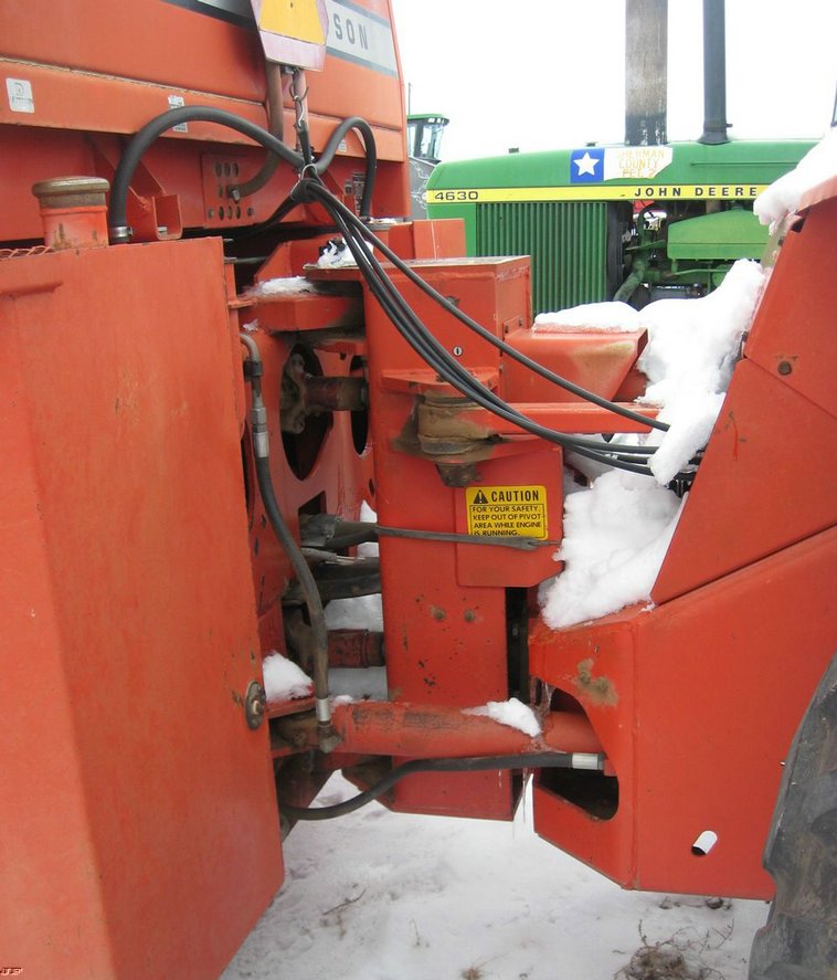 image for item 3897 1981 Massey-Ferguson 4880 4WD tractor